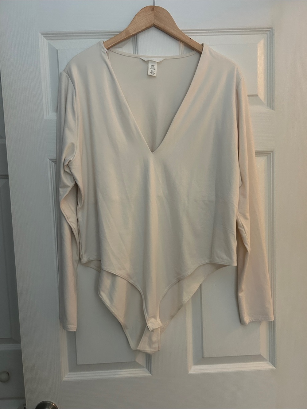 H&M Cream V-Neck Long Sleeve Bodysuit